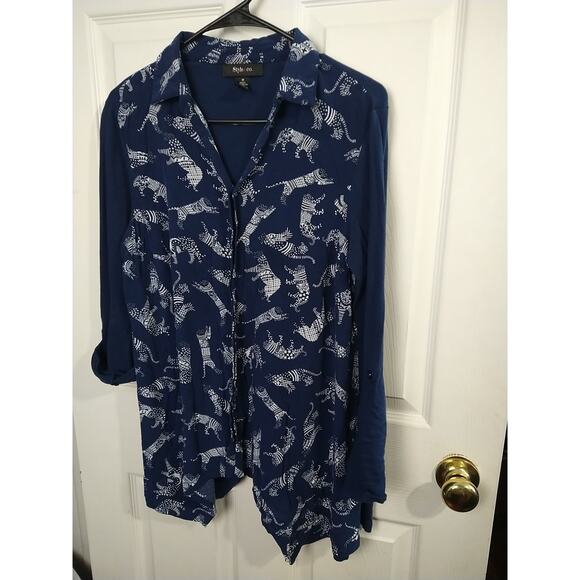 Style & Co Woman M Blouse Collared V Neck Long Roll Tab Sleeve Blue White Animal - Picture 2 of 9